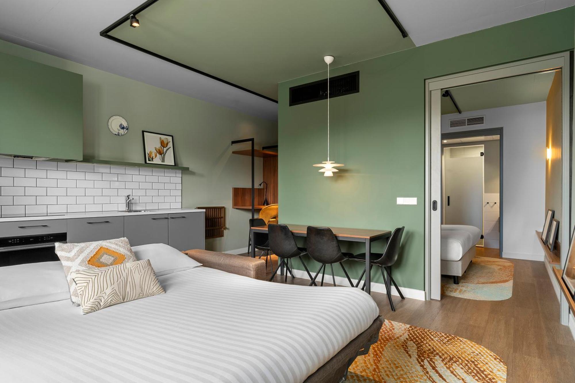Urban Quadruple Room,1743142703:JPEG